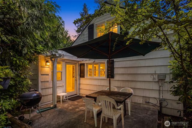 8255 30th Avenue NE, Seattle, WA 98115