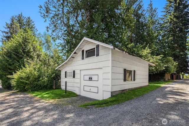 8255 30th Avenue NE, Seattle, WA 98115