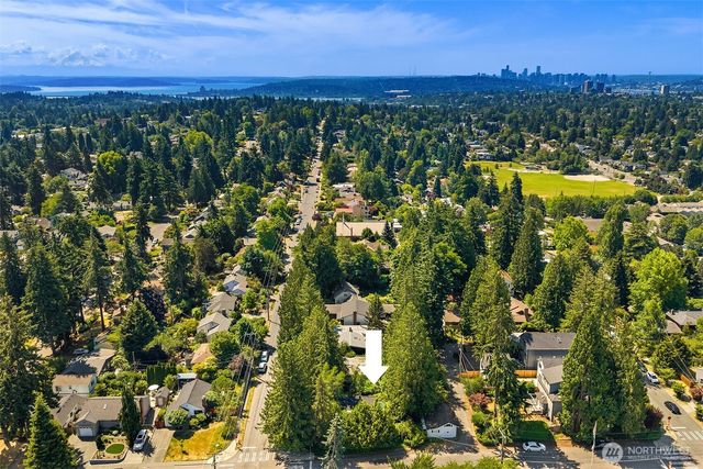 8255 30th Avenue NE, Seattle, WA 98115