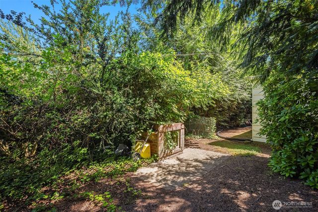 8255 30th Avenue NE, Seattle, WA 98115