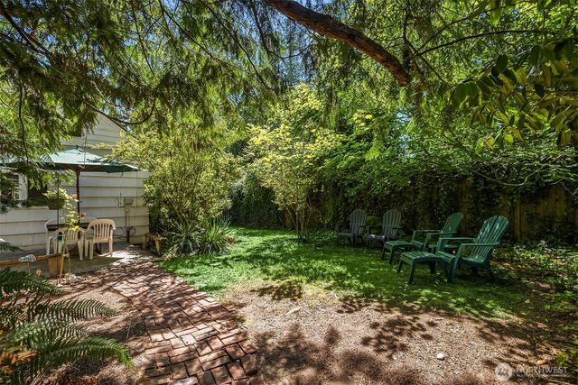 8255 30th Avenue NE, Seattle, WA 98115
