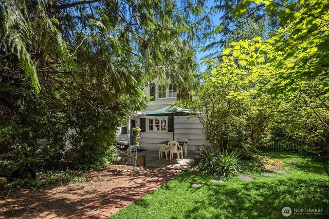 8255 30th Avenue NE, Seattle, WA 98115