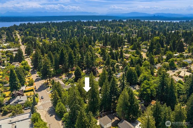8255 30th Avenue NE, Seattle, WA 98115