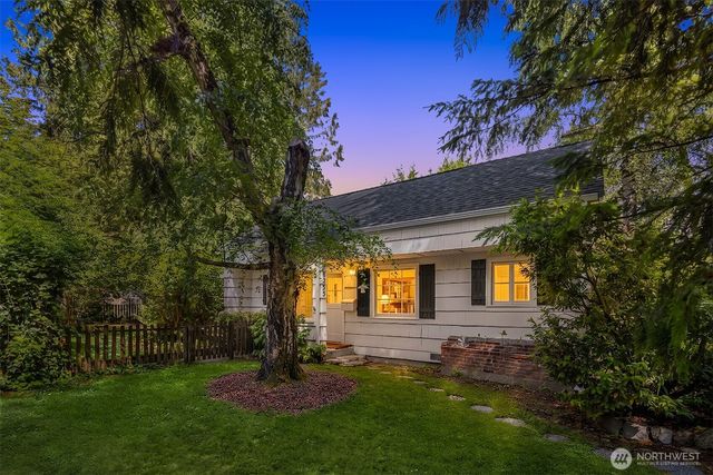 8255 30th Avenue NE, Seattle, WA 98115