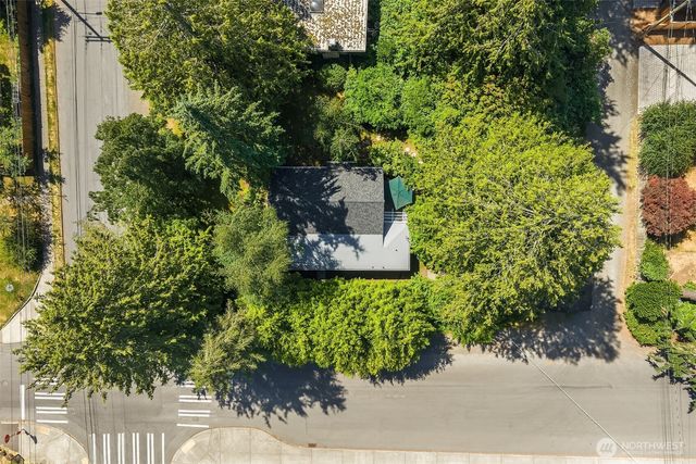 8255 30th Avenue NE, Seattle, WA 98115