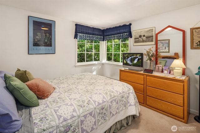 8255 30th Avenue NE, Seattle, WA 98115