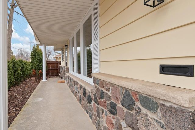 1443 E CALUMET STREET, Appleton, WI 54915