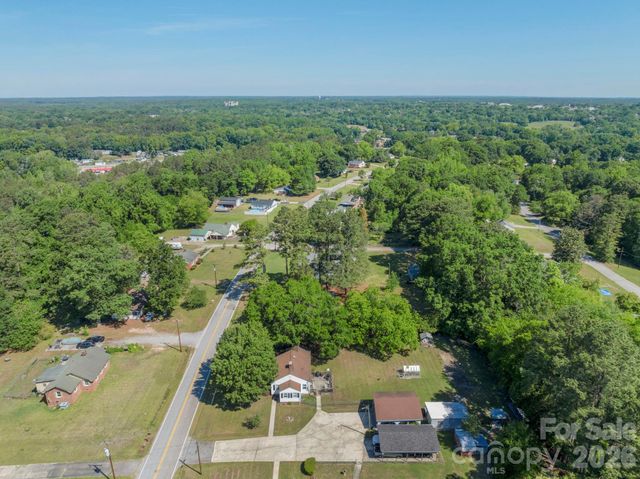 1599 Hillcrest Avenue, Lancaster, SC 29720