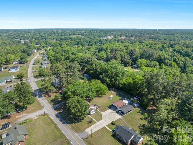 1599 Hillcrest Avenue, Lancaster, SC 29720