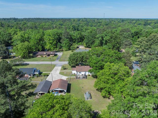 1599 Hillcrest Avenue, Lancaster, SC 29720