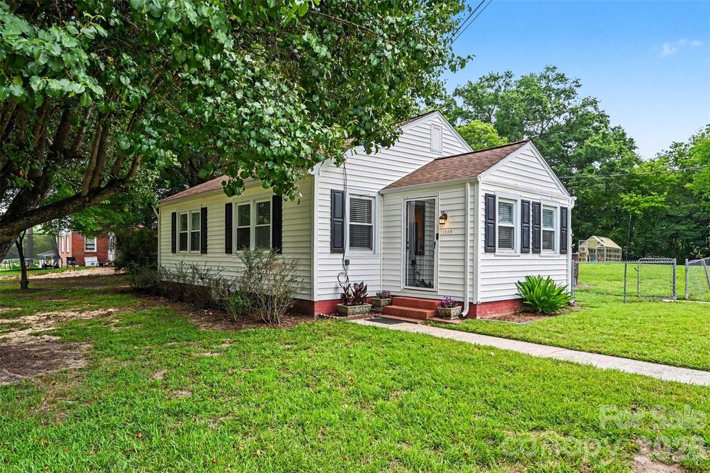 1599 Hillcrest Avenue, Lancaster, SC 29720