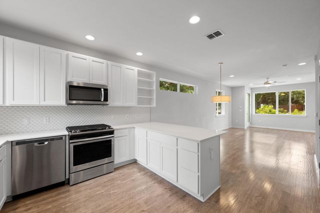 801 N Bluff DR 17, Austin, TX 78745