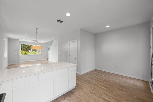 801 N Bluff DR 17, Austin, TX 78745