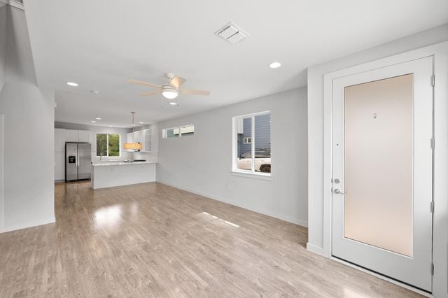 801 N Bluff DR 17, Austin, TX 78745