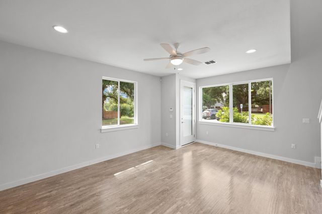 801 N Bluff DR 17, Austin, TX 78745