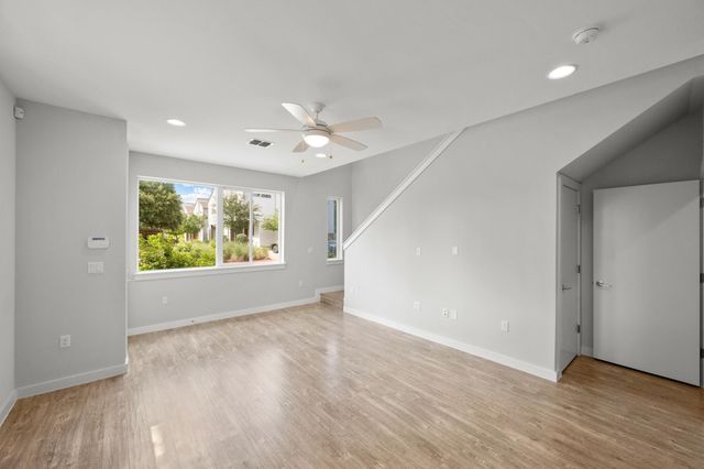 801 N Bluff DR 17, Austin, TX 78745