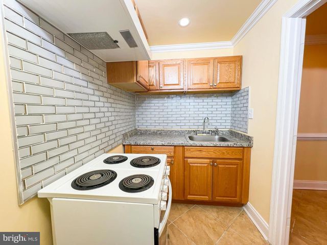 1106 45TH PL SE, Washington, DC 20019