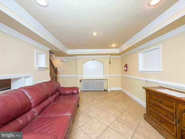 1106 45TH PL SE, Washington, DC 20019