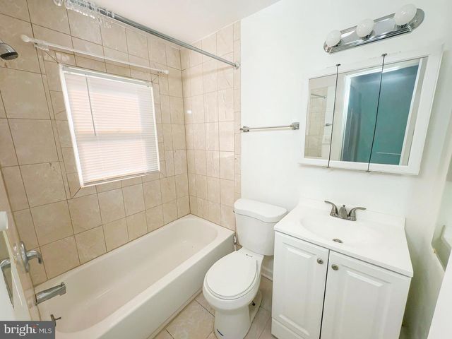 1106 45TH PL SE, Washington, DC 20019