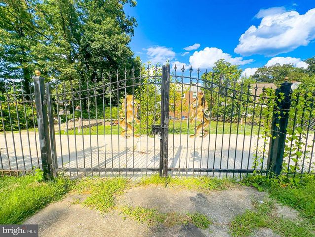 1106 45TH PL SE, Washington, DC 20019