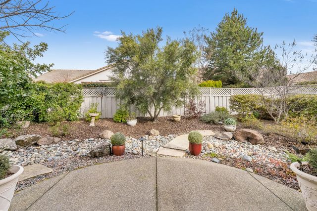 309 S Sugar Loaf Ct, Roseville, CA 95747