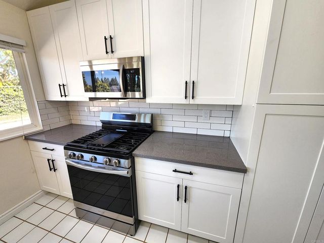 80 Lucas Ct, Thousand Oaks, CA 91320