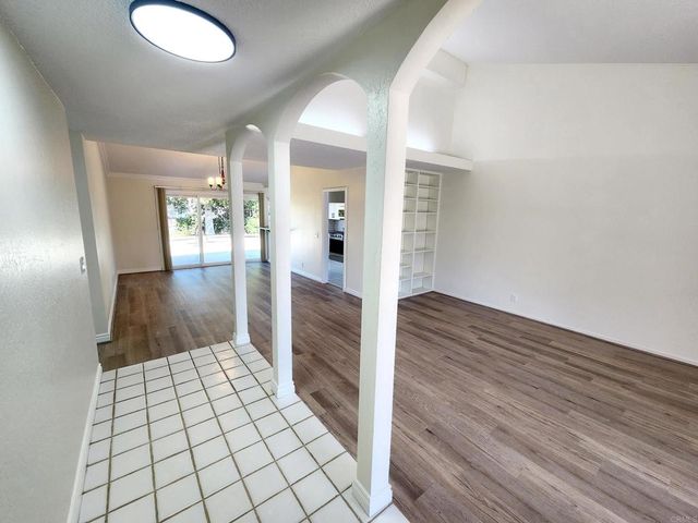 80 Lucas Ct, Thousand Oaks, CA 91320