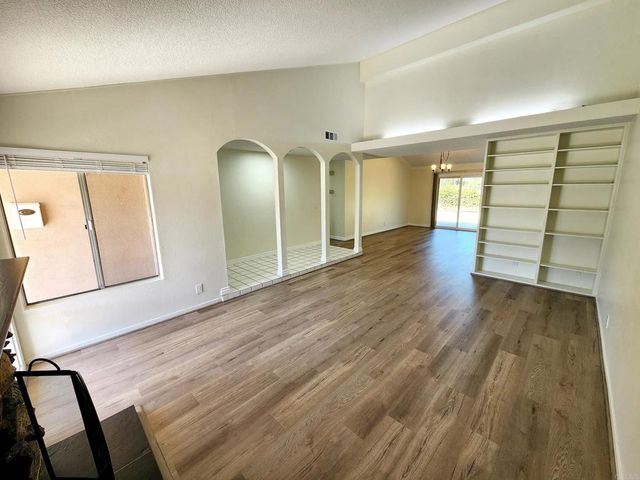80 Lucas Ct, Thousand Oaks, CA 91320