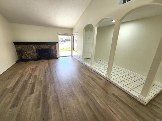 80 Lucas Ct, Thousand Oaks, CA 91320