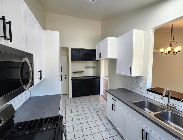 80 Lucas Ct, Thousand Oaks, CA 91320