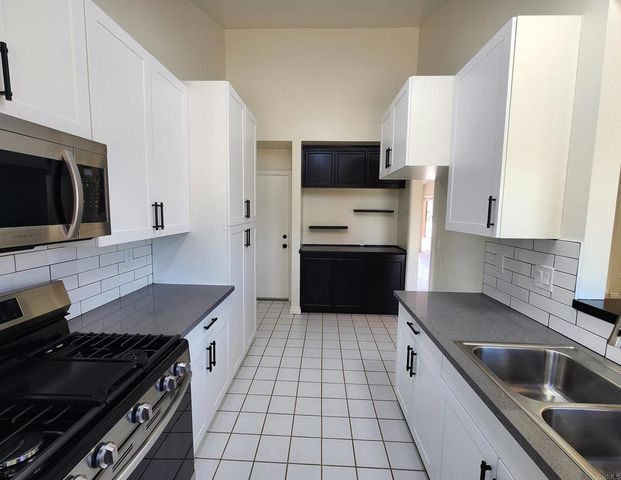 80 Lucas Ct, Thousand Oaks, CA 91320