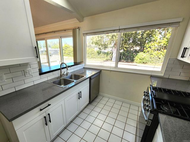 80 Lucas Ct, Thousand Oaks, CA 91320