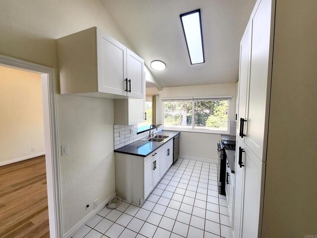 80 Lucas Ct, Thousand Oaks, CA 91320