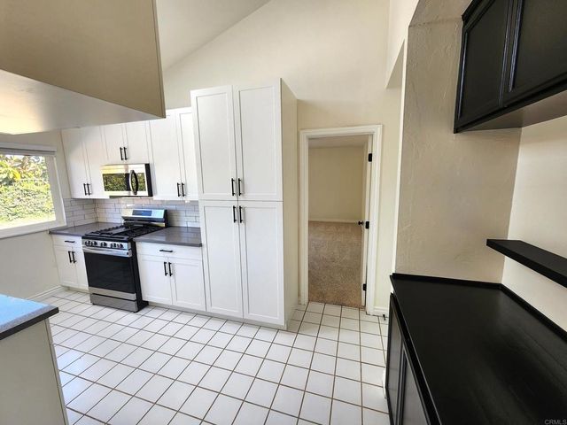 80 Lucas Ct, Thousand Oaks, CA 91320