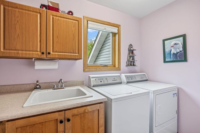 8707 Preserve Boulevard N, Chisago City, MN 55013