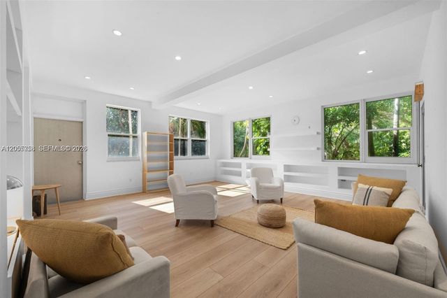 200 Ocean Lane Dr 108, Key Biscayne, FL 33149
