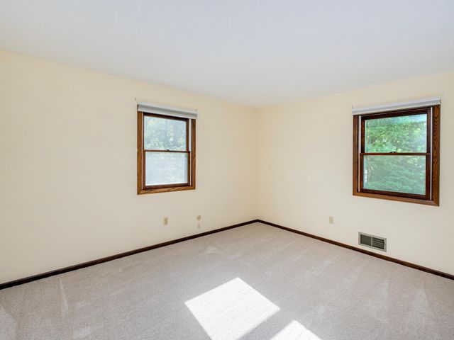 688 W Wentworth Avenue, Mendota Heights, MN 55118