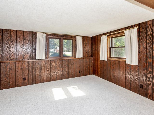 688 W Wentworth Avenue, Mendota Heights, MN 55118