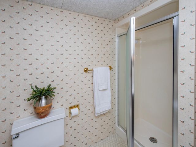 688 W Wentworth Avenue, Mendota Heights, MN 55118