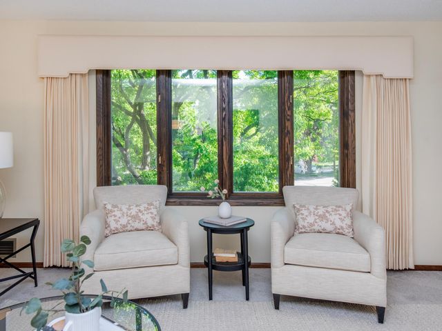 688 W Wentworth Avenue, Mendota Heights, MN 55118