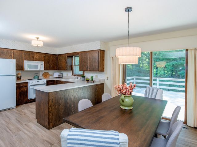 688 W Wentworth Avenue, Mendota Heights, MN 55118