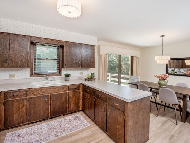 688 W Wentworth Avenue, Mendota Heights, MN 55118