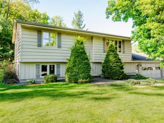 688 W Wentworth Avenue, Mendota Heights, MN 55118
