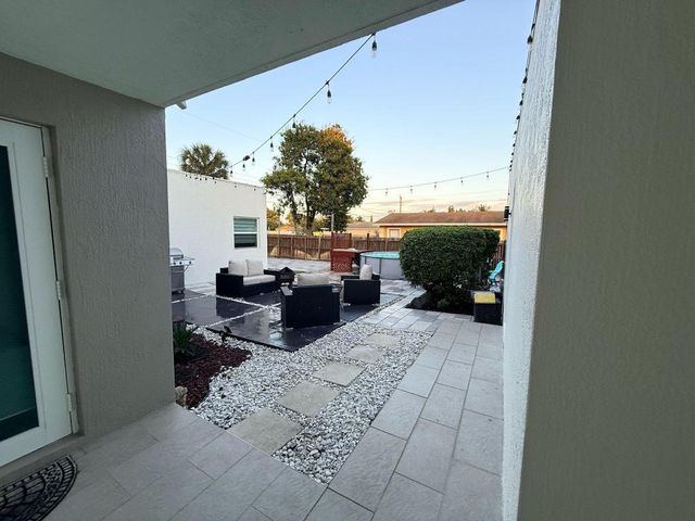 2321 NW 3rd Street 2321, Pompano Beach, FL 33069