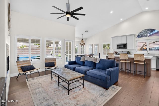 902 N OXFORD Lane, Chandler, AZ 85225