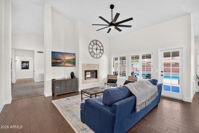 902 N OXFORD Lane, Chandler, AZ 85225