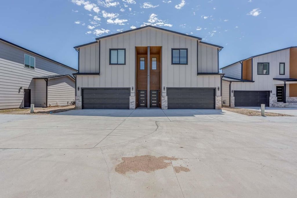 8423 N Tyler Ct, Wichita, KS 67205