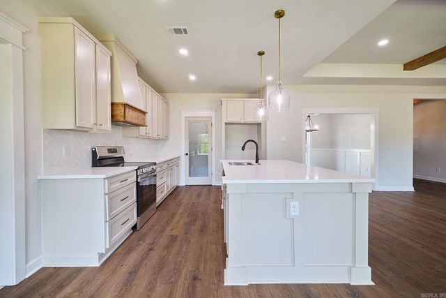 10581 W Miller Sardis Road, Bauxite, AR 72011