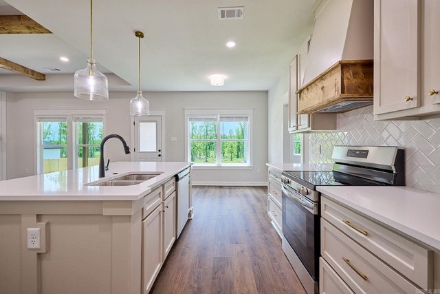 10581 W Miller Sardis Road, Bauxite, AR 72011