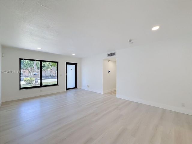 3392 NW 63rd St, Fort Lauderdale, FL 33309